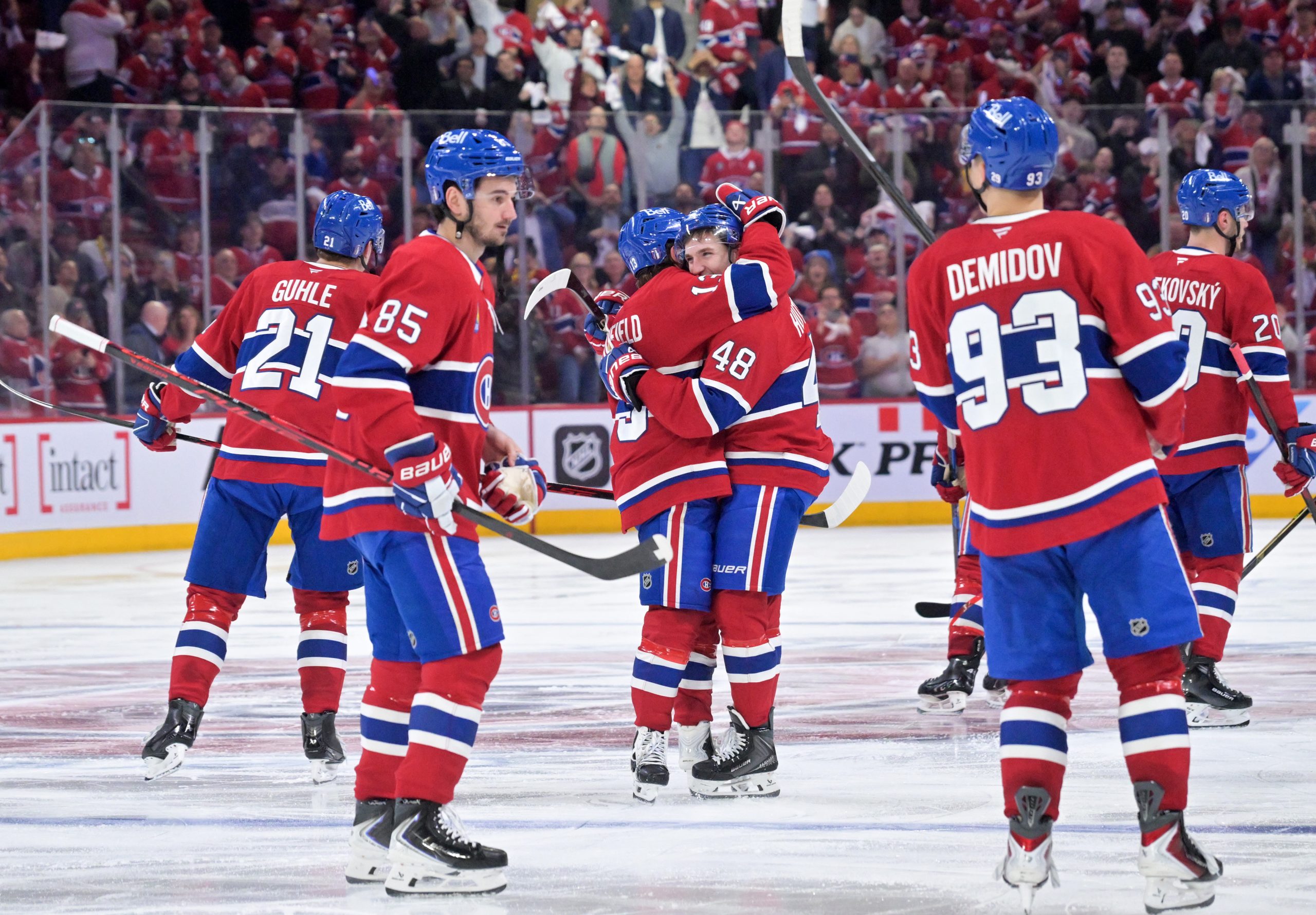 NHL季后赛G4：加人逆袭闪电，主场能否再创奇迹？