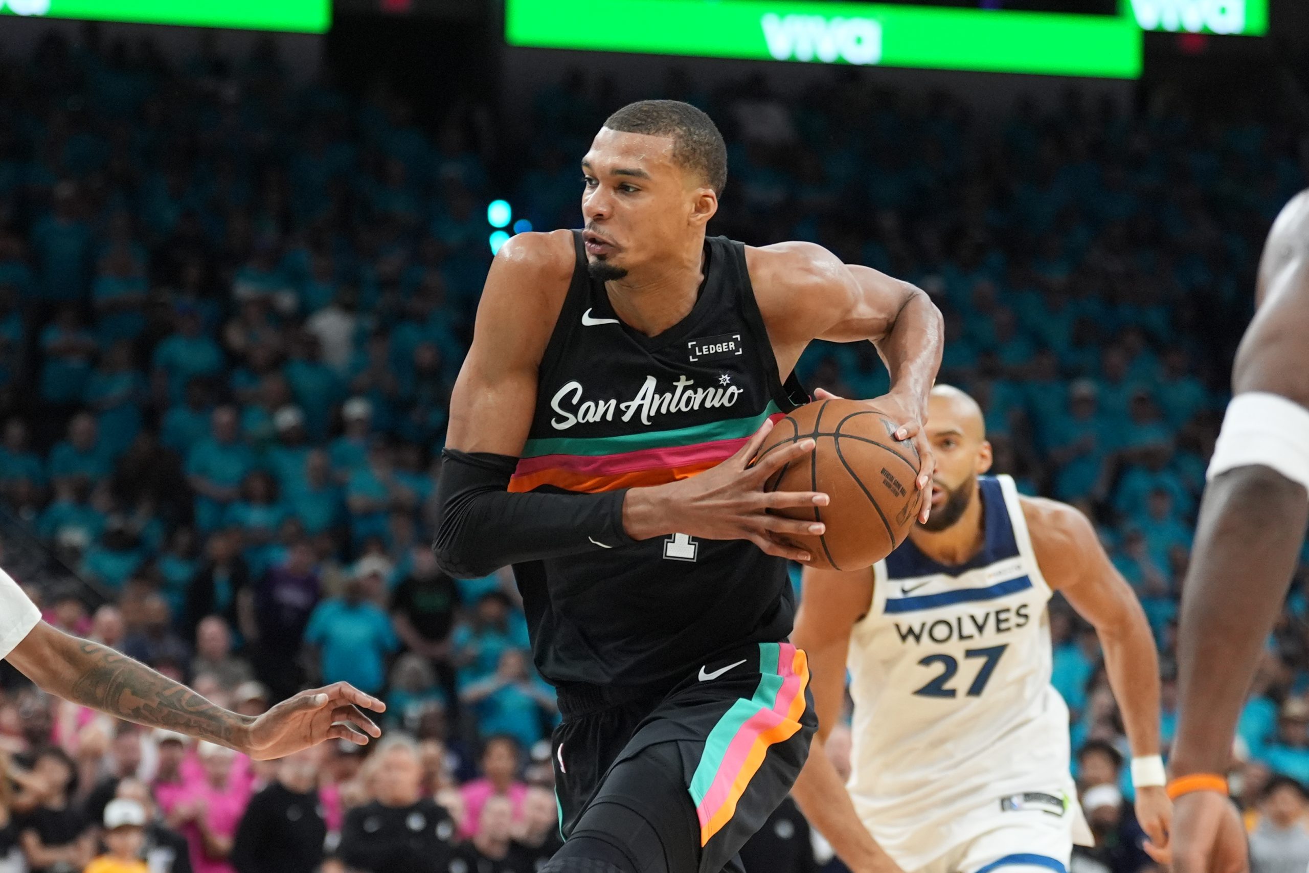 NBA季后赛：5月6日焦点对决与球员道具深度分析