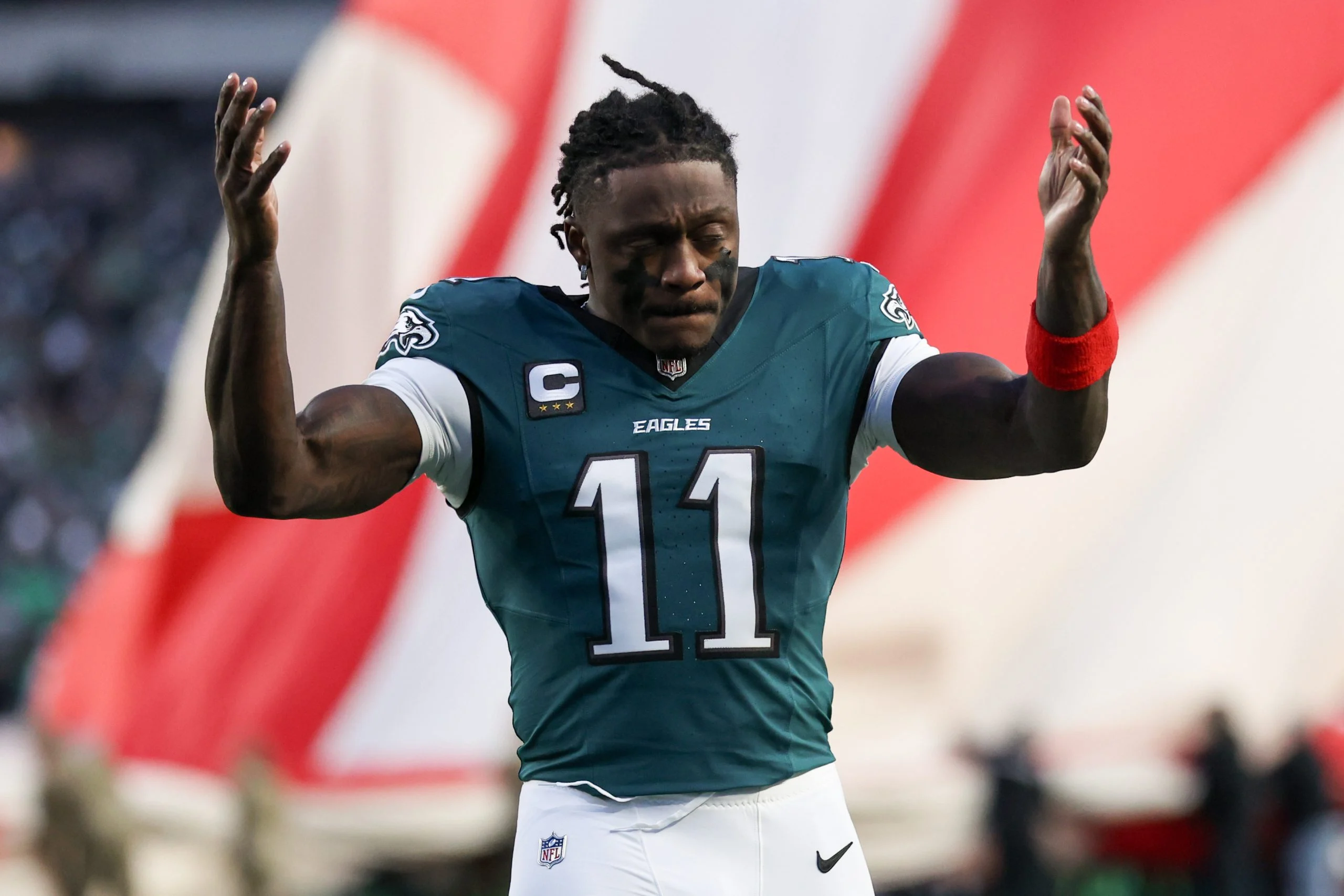 NFL重磅交易：爱国者喜迎AJ布朗，超级碗赔率飙升