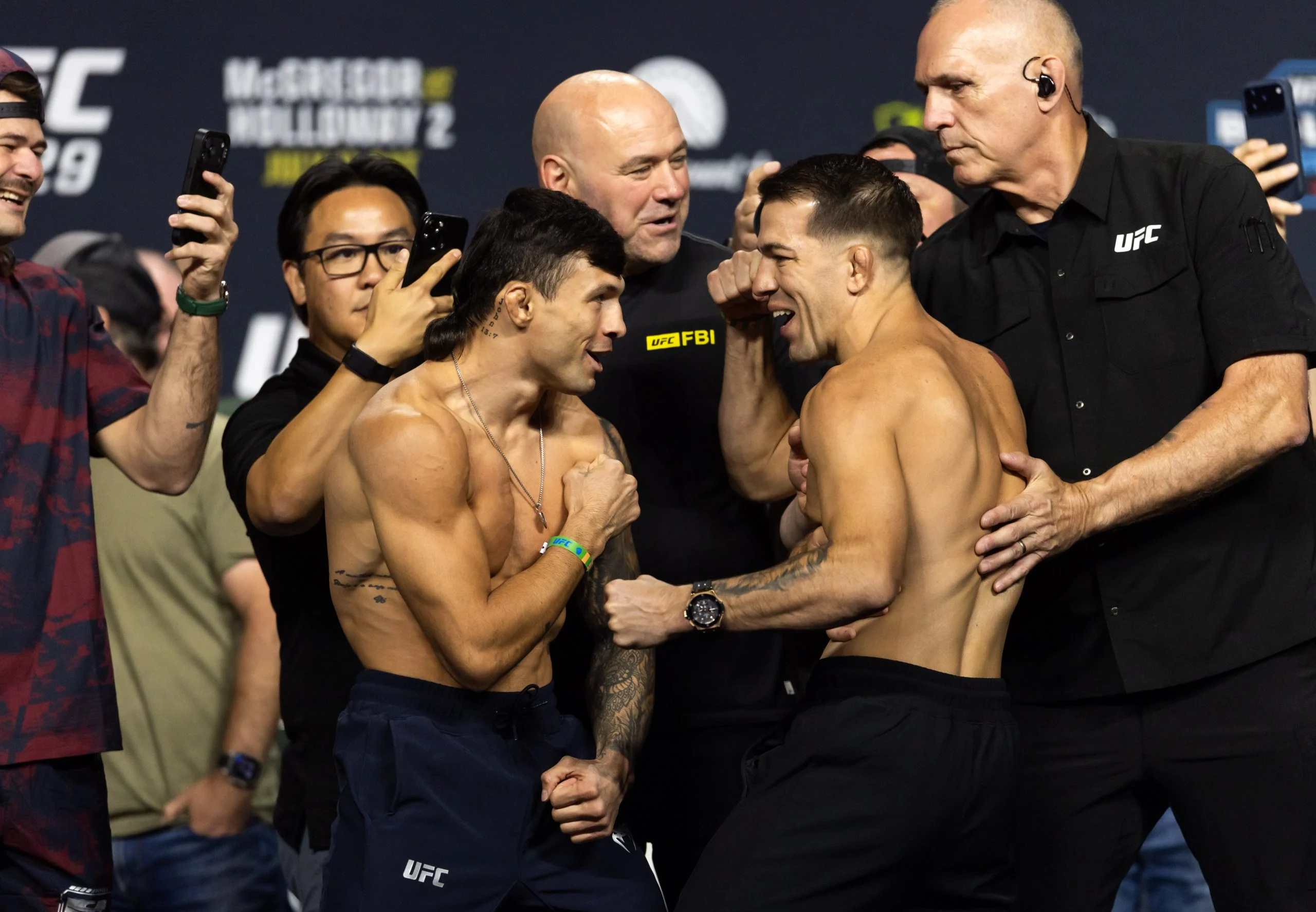 UFC 329揭幕战：摔跤手杜尔登能否爆冷击败科斯塔？