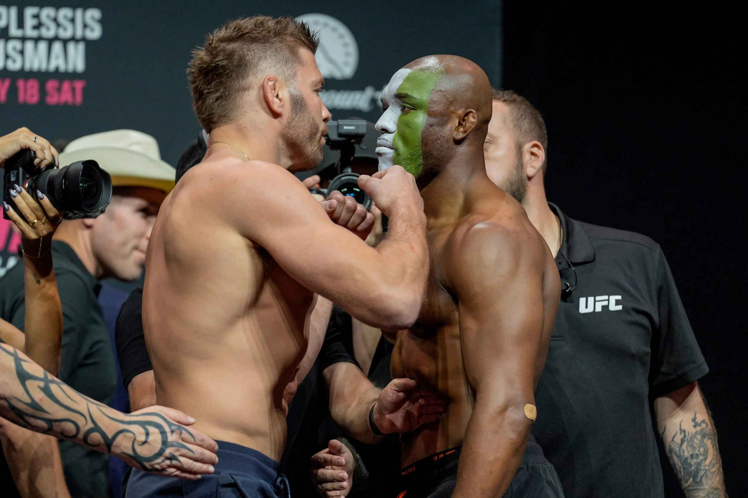 UFC格斗之夜:杜普莱西斯大战乌斯曼,中量级巅峰对决深度解析 UFC格斗之夜:杜普莱西斯大战乌斯曼,中量级巅峰对决深度解析