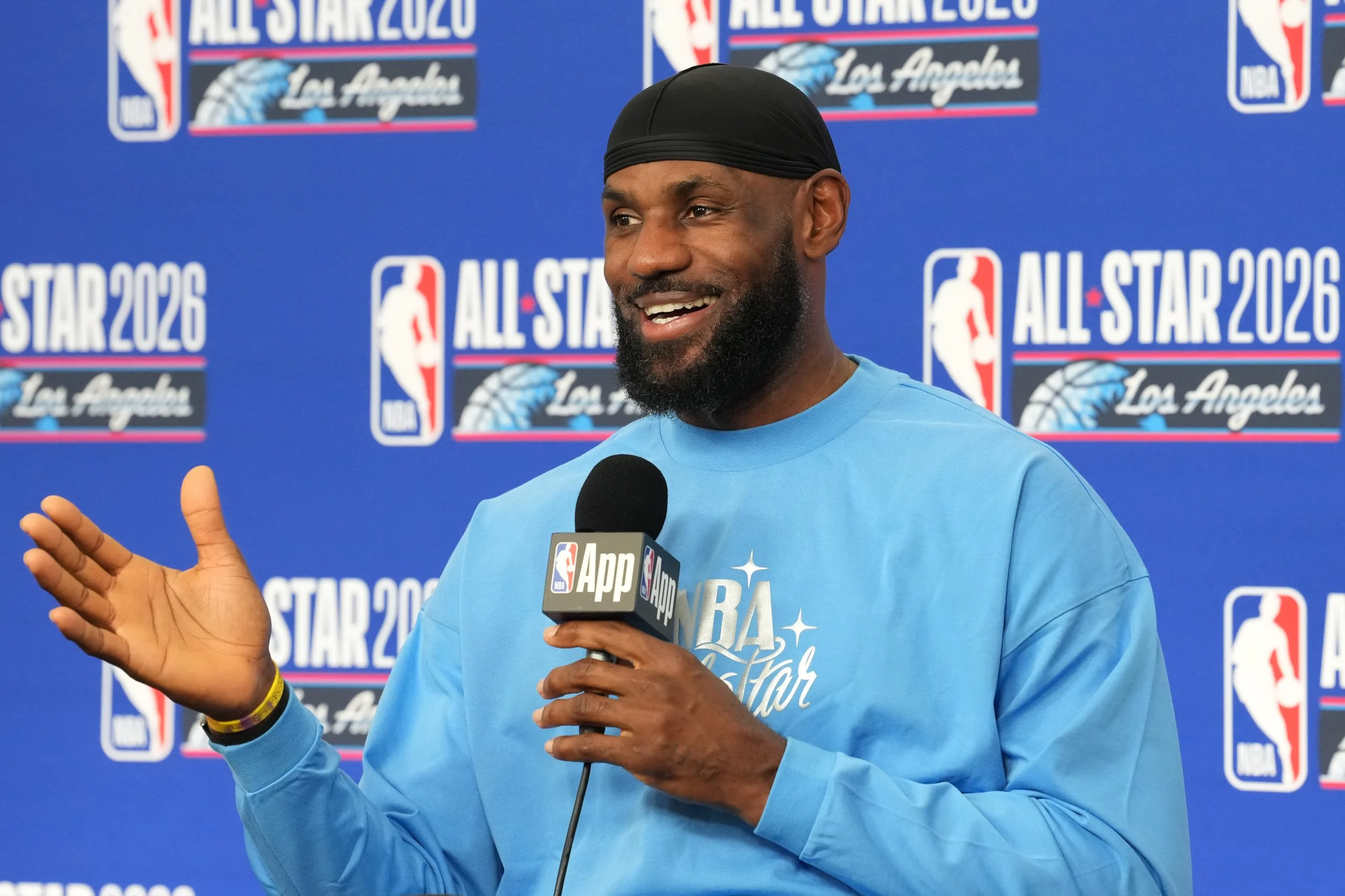 詹姆斯去向悬而未决:NBA休赛期最大悬念深度解析 詹姆斯去向悬而未决:NBA休赛期最大悬念深度解析