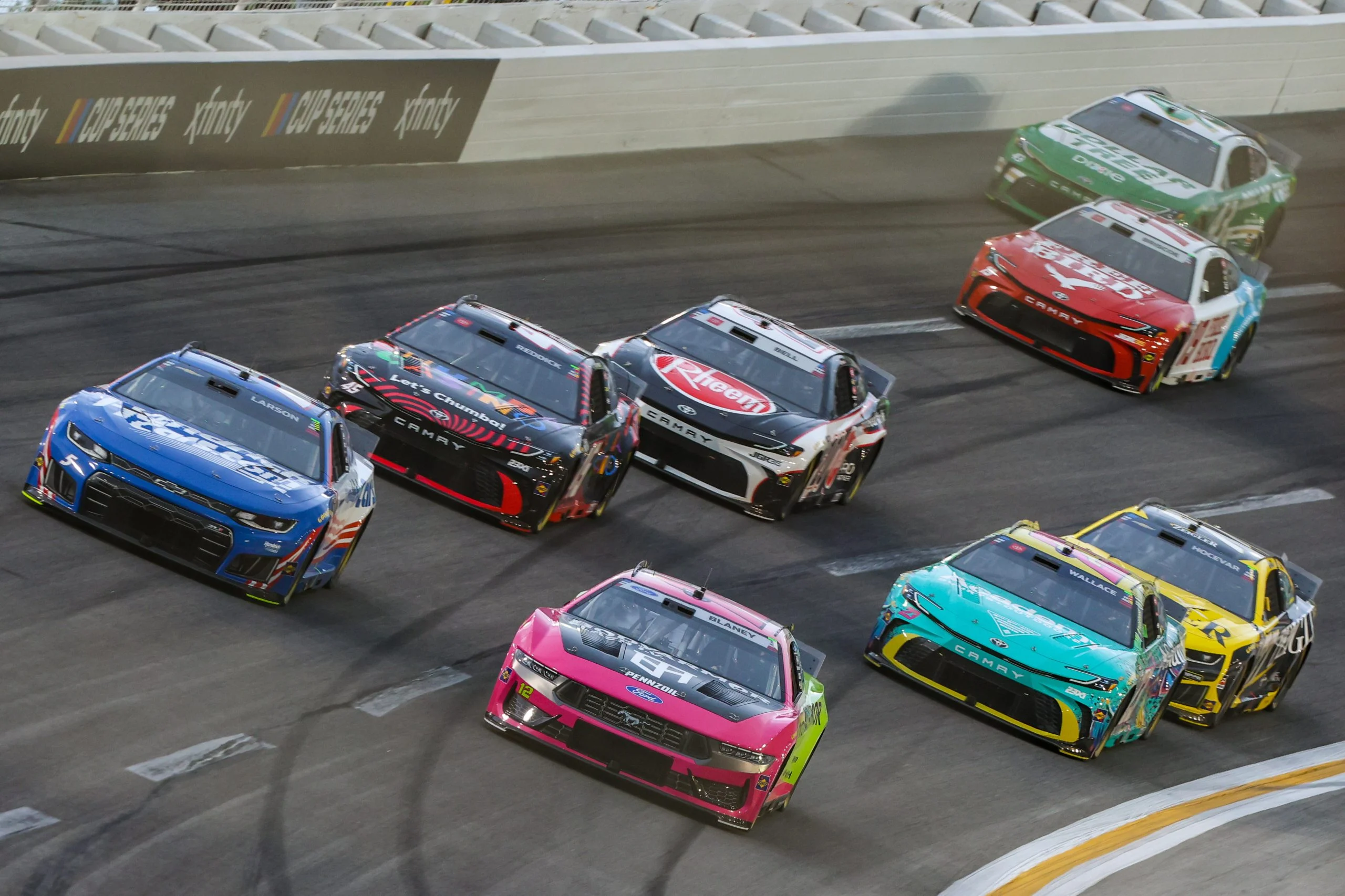 NASCAR库克奥特400 DFS前瞻:里士满赛道专家阵容与制胜策略 NASCAR库克奥特400 DFS前瞻:里士满赛道专家阵容与制胜策略