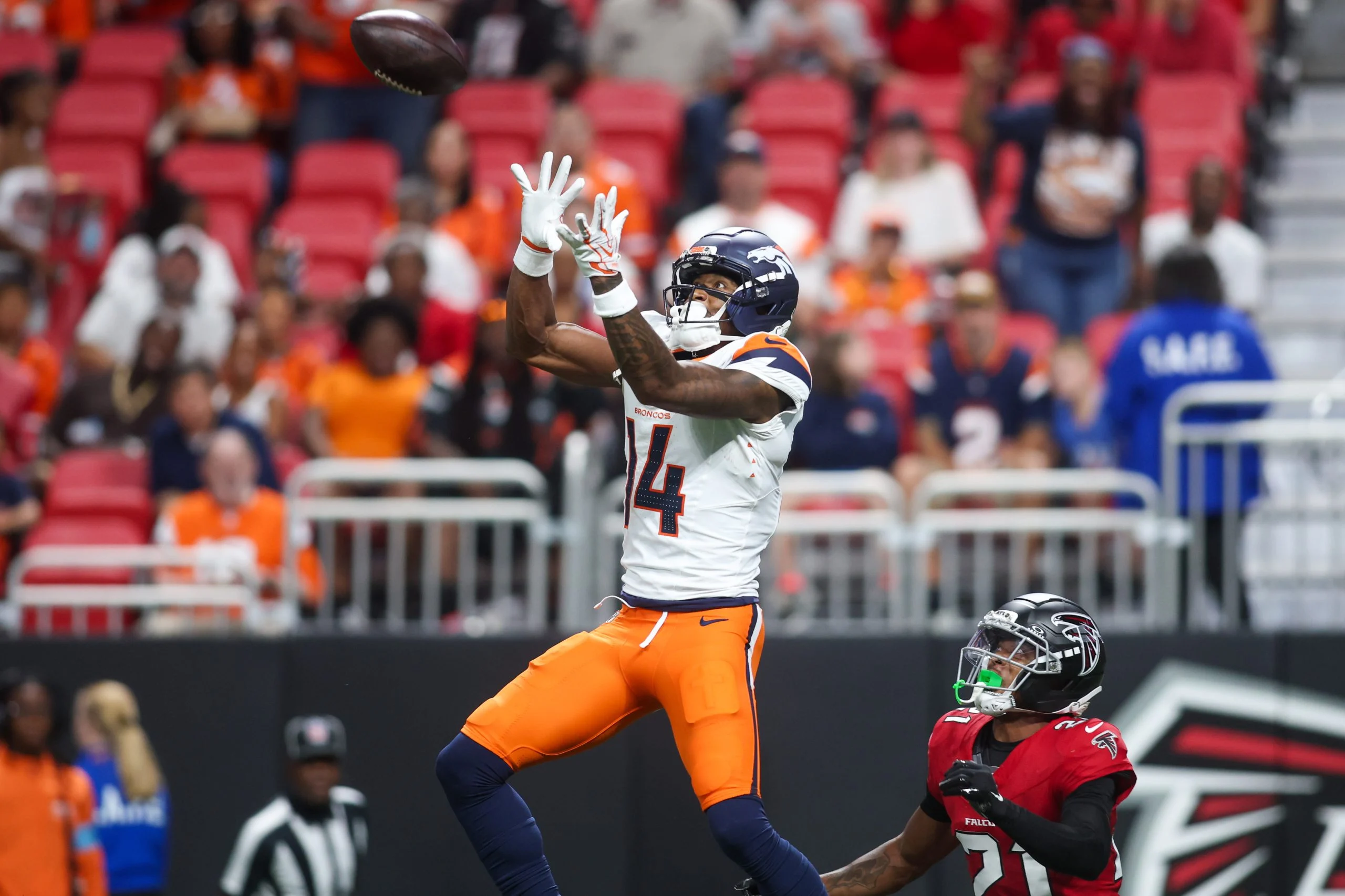 NFL揭幕战球员道具深度分析:洞察庄家盲点,掘金高价值投注 NFL揭幕战球员道具深度分析:洞察庄家盲点,掘金高价值投注