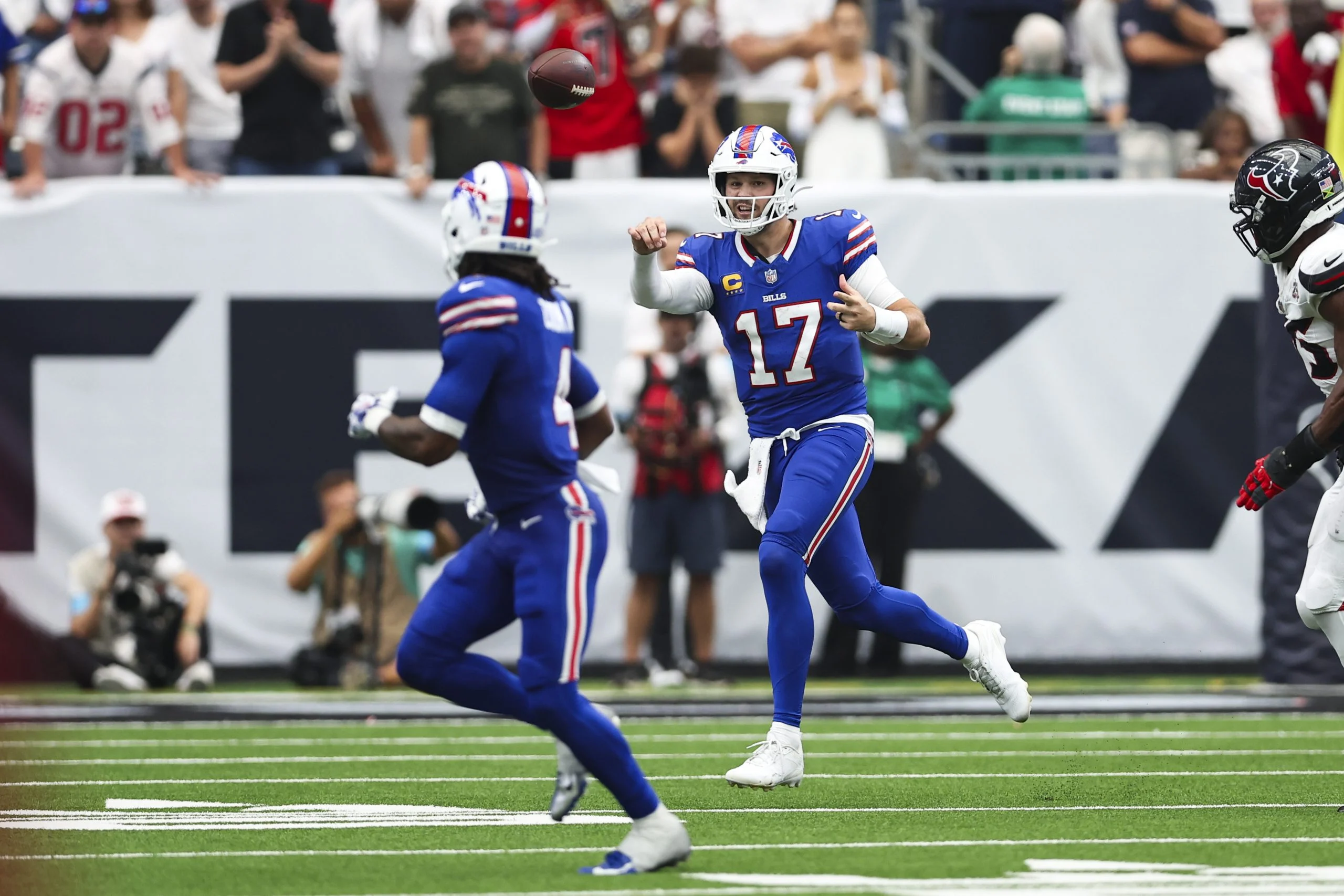 雄狮战水牛:NFL周2焦点对决深度剖析 雄狮战水牛:NFL周2焦点对决深度剖析