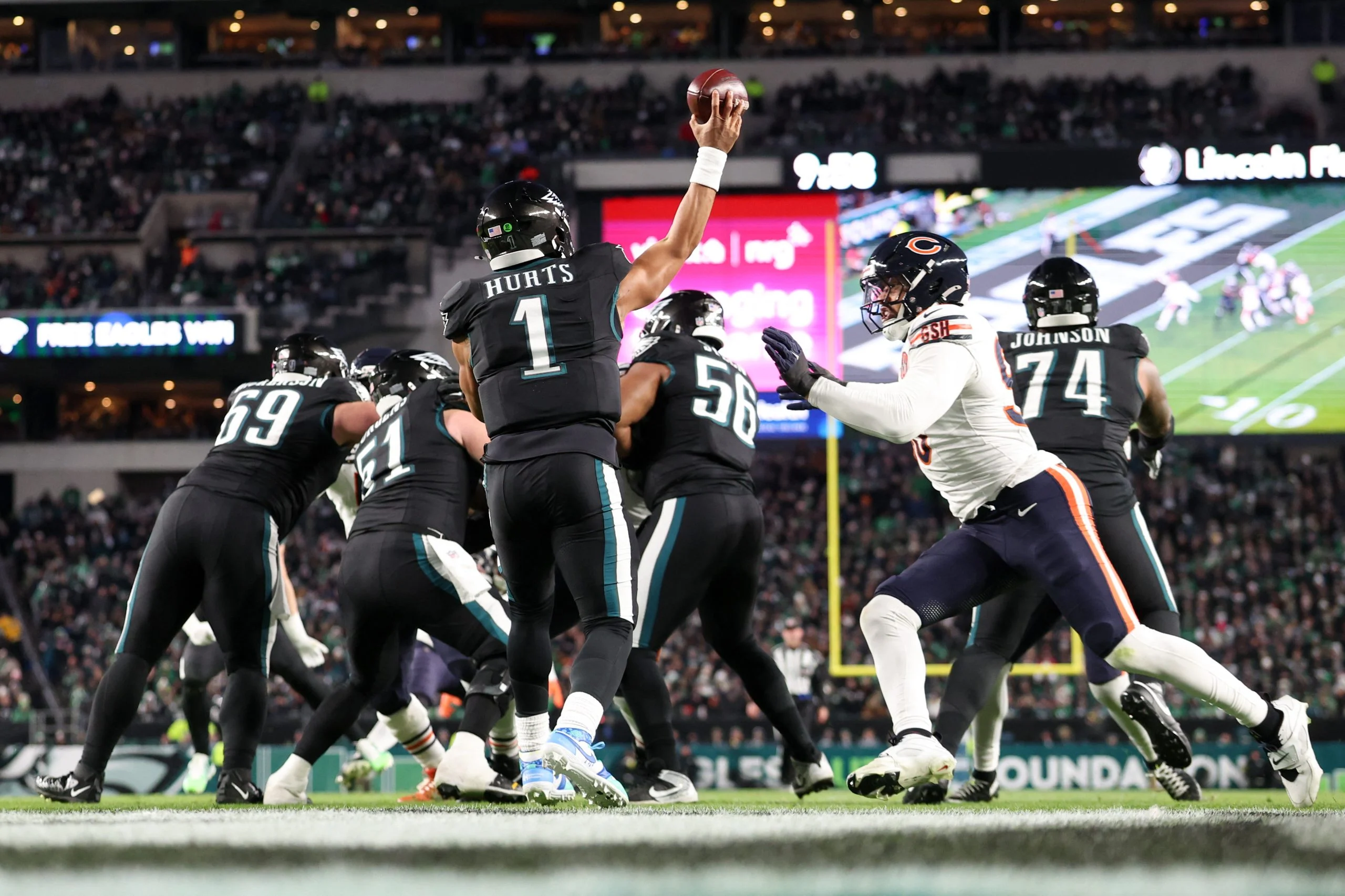 NFL周一夜赛:老鹰客战熊队,威廉姆斯缺阵,老鹰能否乘胜追击? NFL周一夜赛:老鹰客战熊队,威廉姆斯缺阵,老鹰能否乘胜追击?