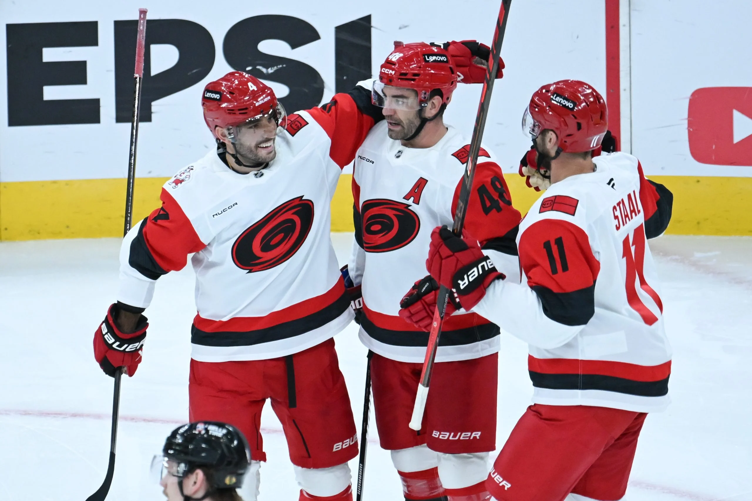 NHL前瞻:卡罗莱纳飓风客场挑战费城飞人,胜负悬念几何? NHL前瞻:卡罗莱纳飓风客场挑战费城飞人,胜负悬念几何?