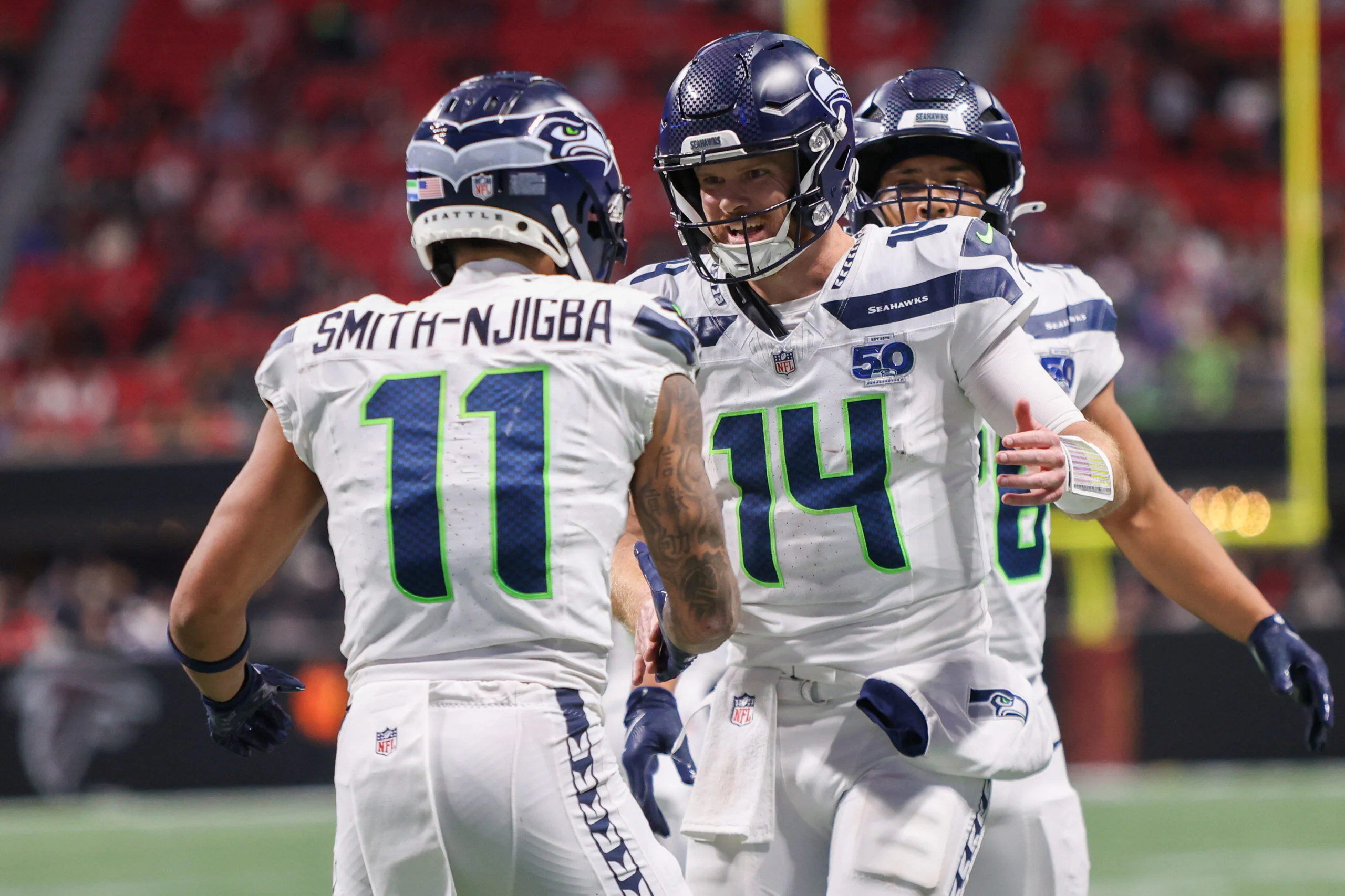 NFL周四夜赛:海鹰vs野马深度分析,公众投注倾向揭秘 NFL周四夜赛:海鹰vs野马深度分析,公众投注倾向揭秘
