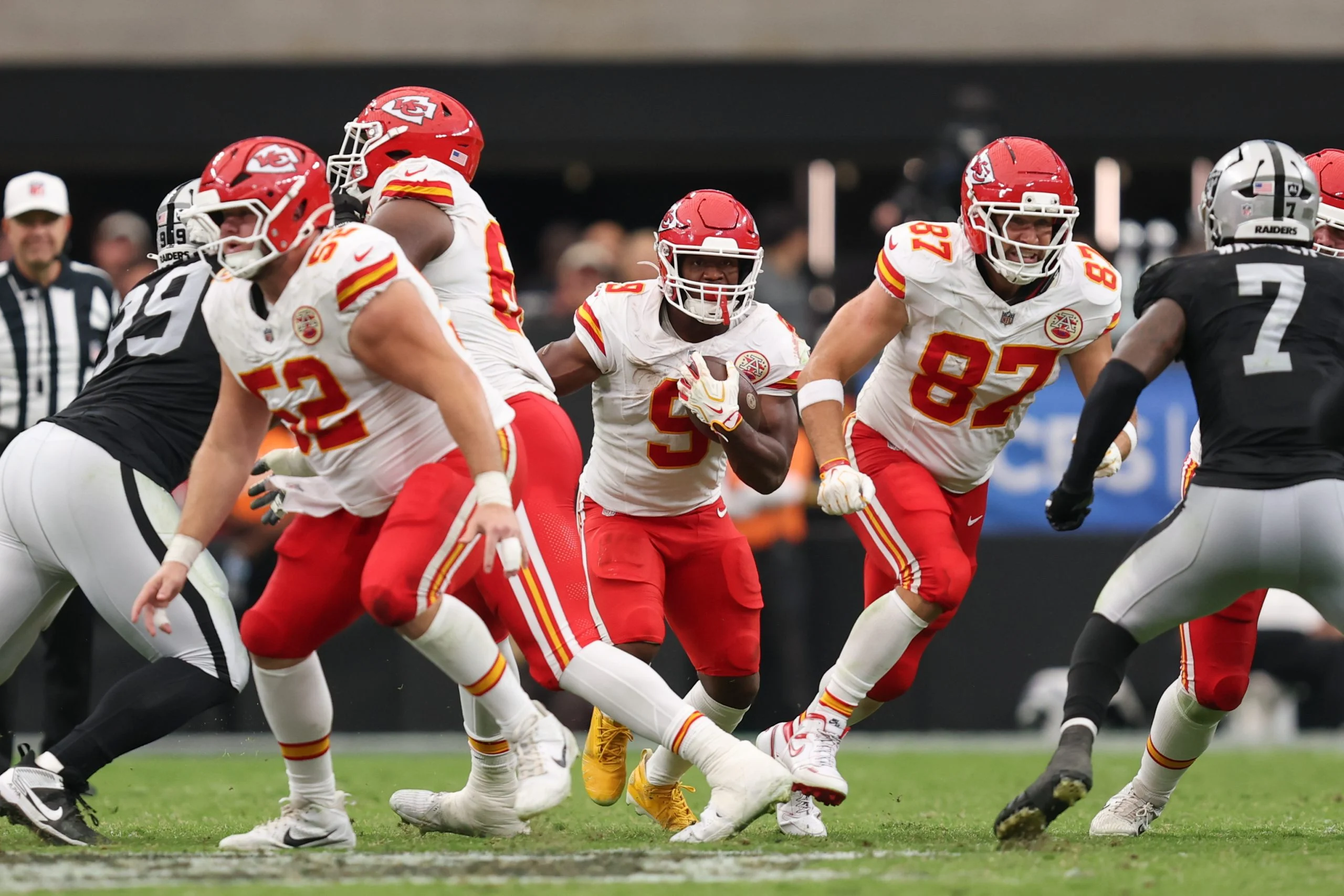 NFL第六周深度分析:球员道具盘精选与赔率解读 NFL第六周深度分析:球员道具盘精选与赔率解读