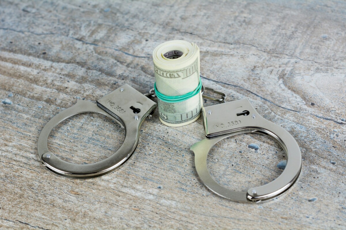 俄罗斯反腐警官涉嫌受贿被捕，奥姆斯克非法赌博再掀波澜