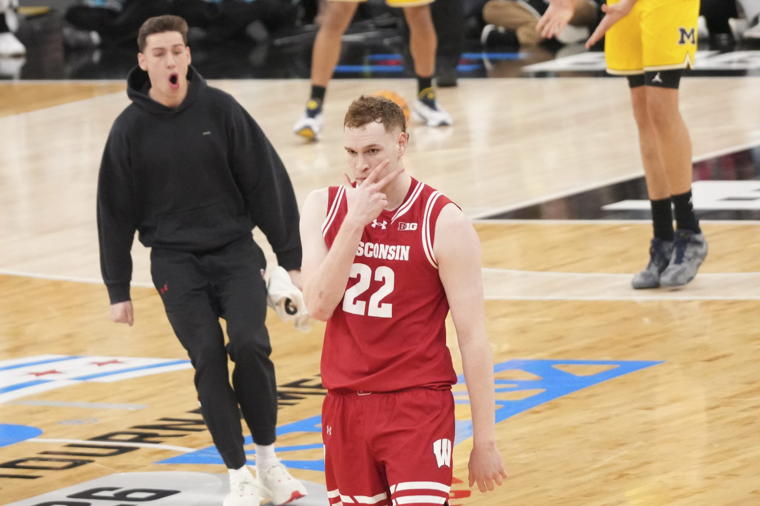 NCAA疯狂三月：威斯康星vs高点，10.5分盘口下的黑马逆袭？