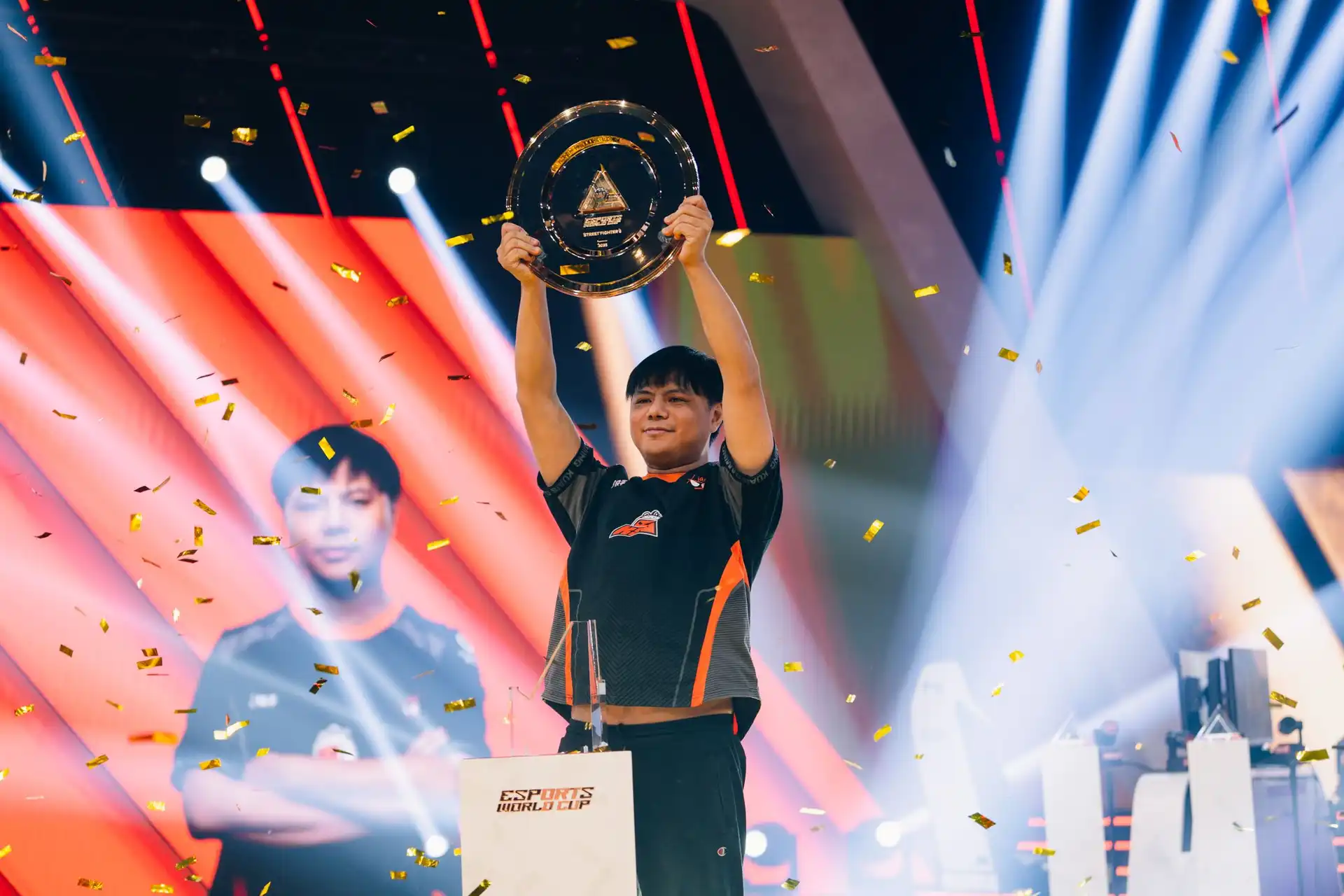 电竞世界杯：FGC的“爱恨交织”与未来走向