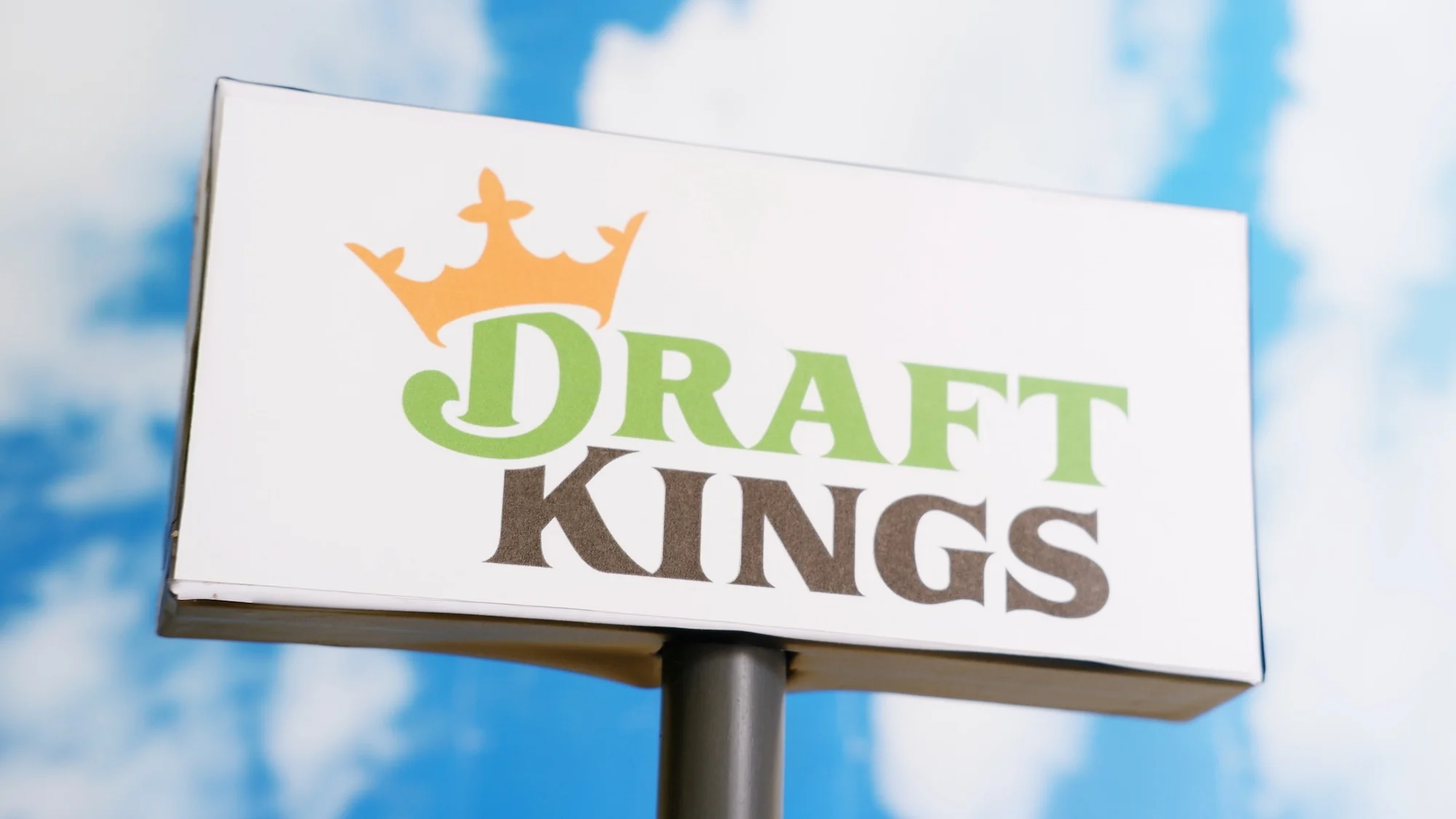 DraftKings的“50州全覆盖”策略：深度解析其法律擦边球与市场布局
