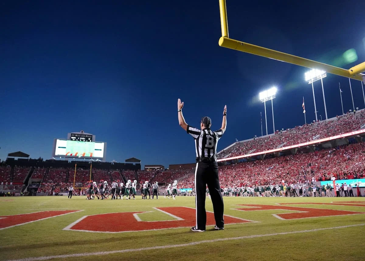 NCAA橄榄球：LSU硬碰奥勒密，基芬重返故地，QB伤情左右战局！