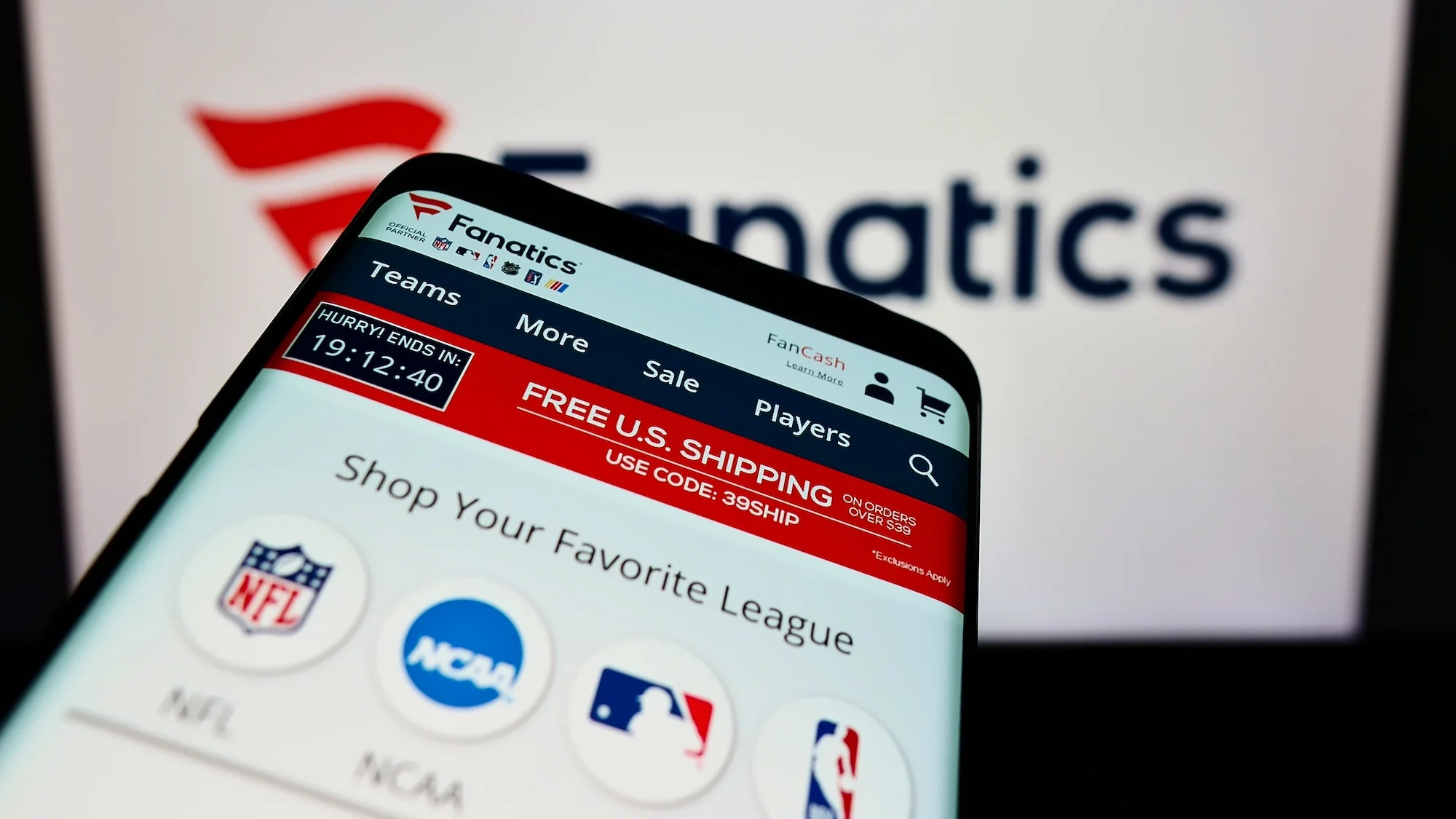 Fanatics卡牌拆包涉赌风波：是创新还是非法彩票？