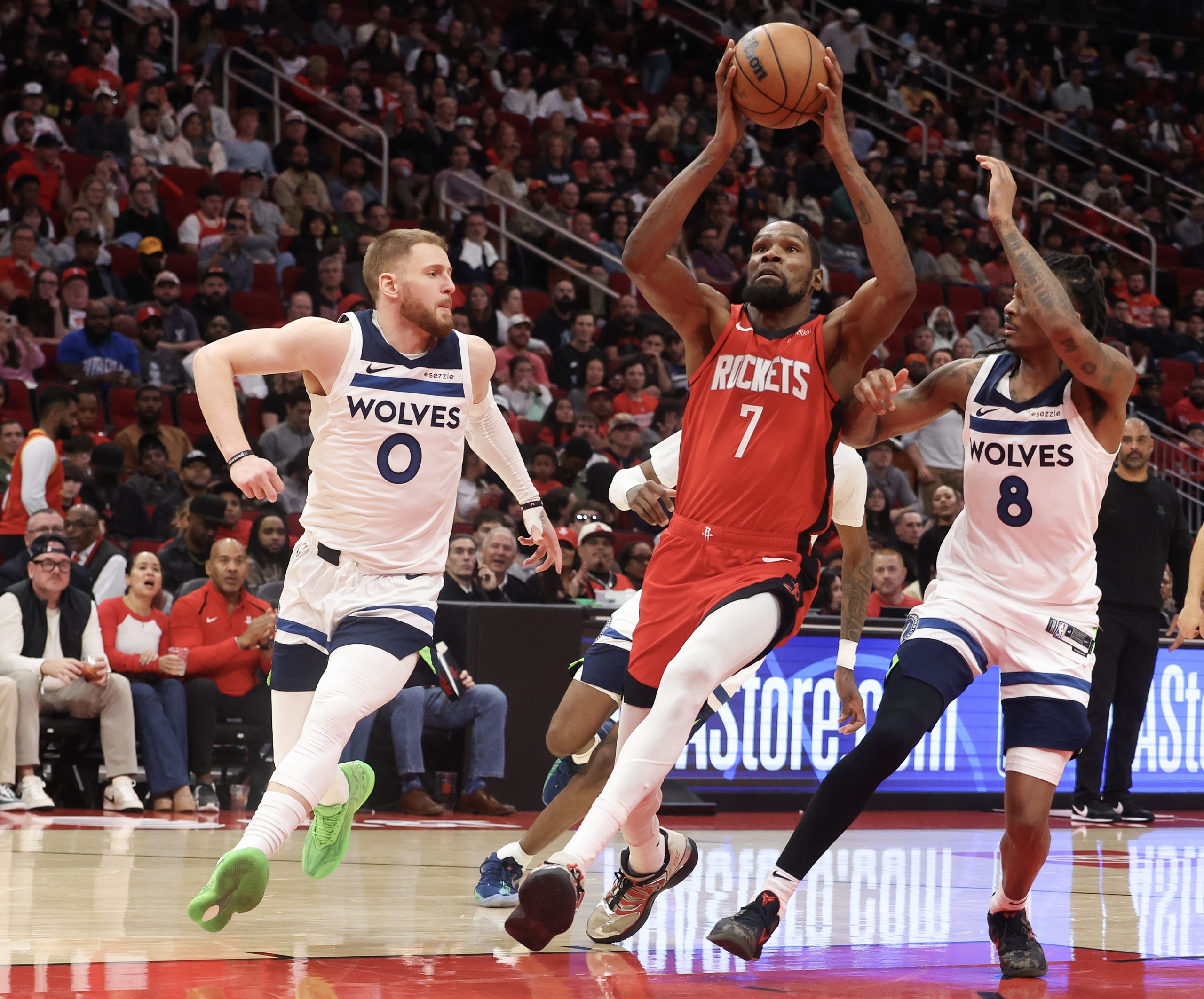 NBA焦点战:爱德华兹缺阵,兰德尔与杜兰特谁能主宰赛场? NBA焦点战:爱德华兹缺阵,兰德尔与杜兰特谁能主宰赛场?