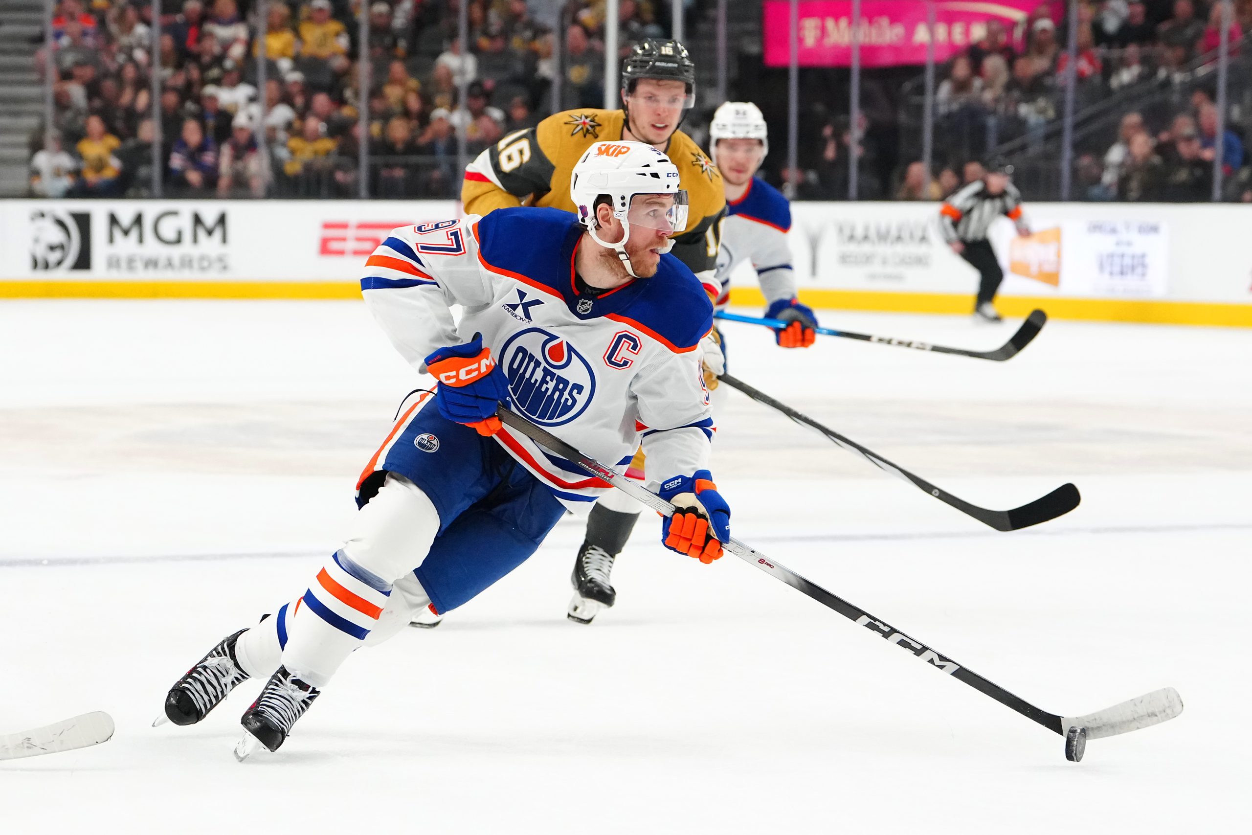 NHL前瞻：油人主场迎战金骑士，麦克戴维德能否率队延续连胜？