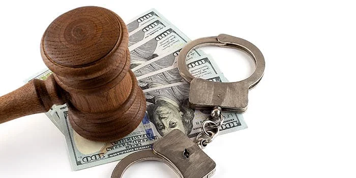 佛州超市员工盗窃900张刮刮乐，狂卷近4万美元面临重刑