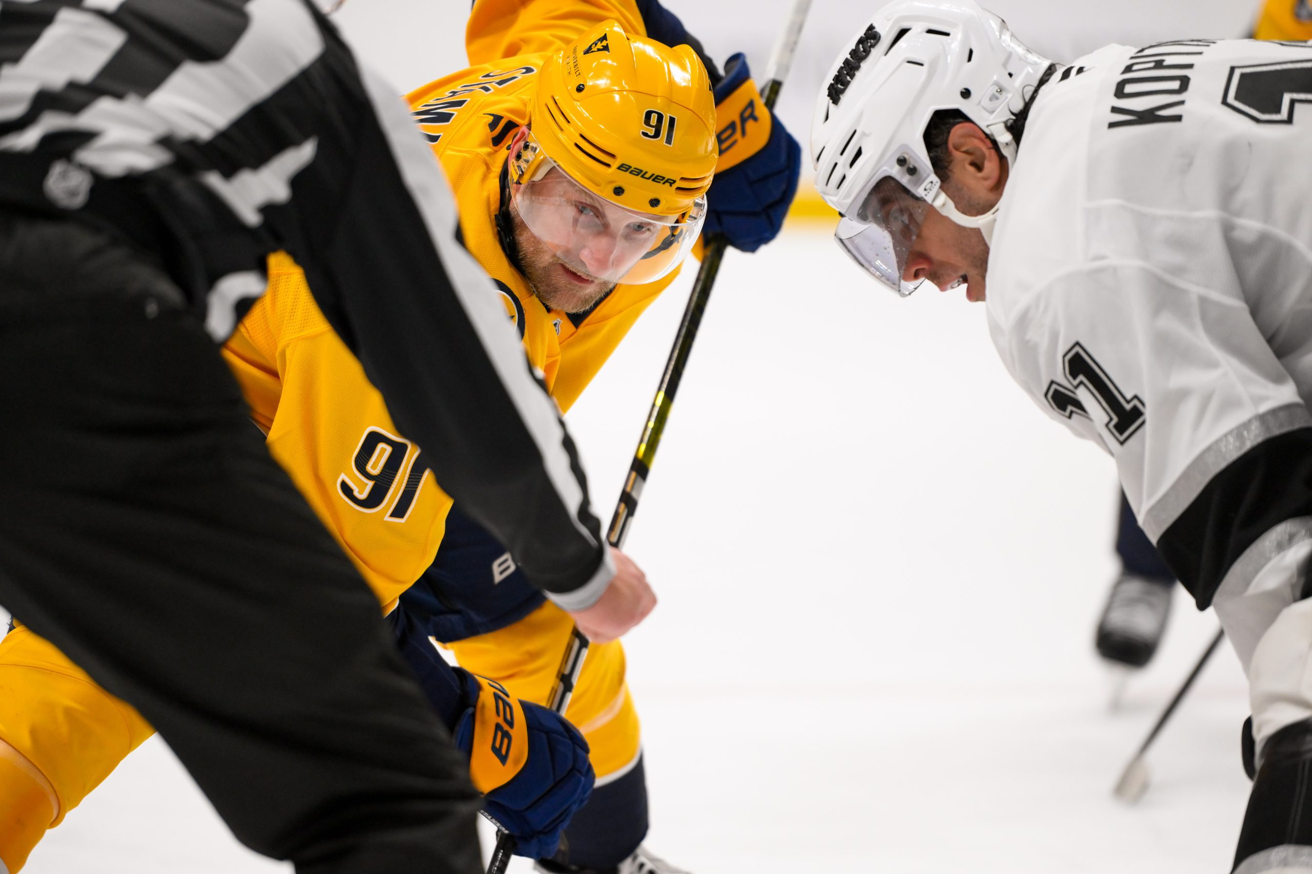 NHL前瞻：掠夺者vs国王，背靠背魔咒与季后赛关键战