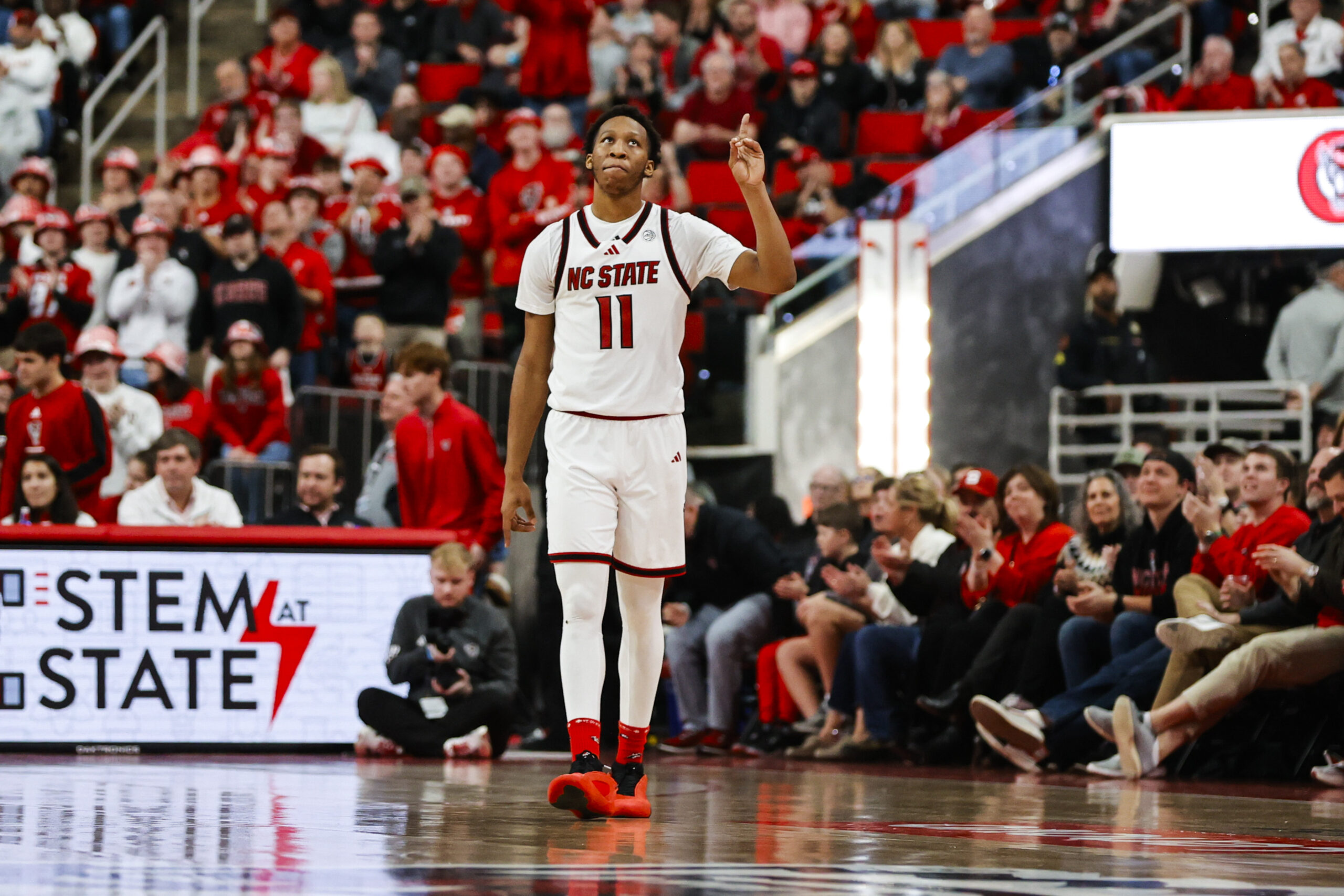 NC State vs 路易斯维尔：ACC焦点战深度分析，狼群能否延续连胜？