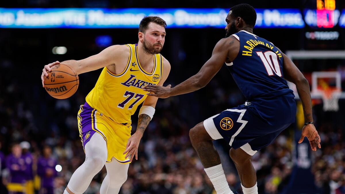 NBA西部焦点战：湖人掘金卡位战，伤病潮下的深度分析